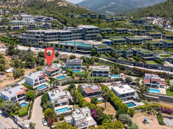 Bodrum Yokuşbaşı’nda Satılık Deniz Manzaralı 1000 m² Arsalı Lüks Müstakil Villa