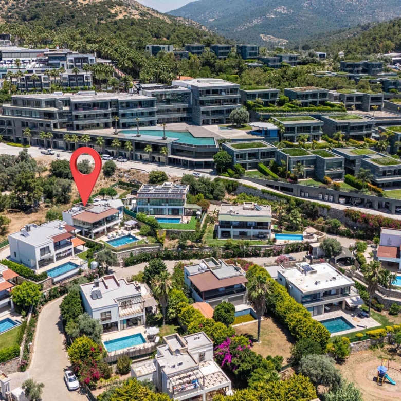 Bodrum Yokuşbaşı’nda Satılık Deniz Manzaralı 1000 m² Arsalı Lüks Müstakil Villa