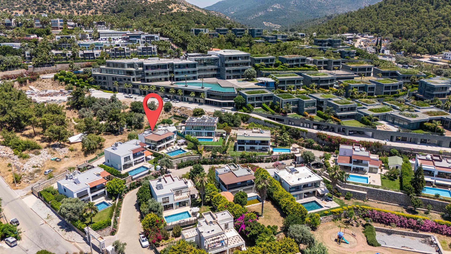 Bodrum Yokuşbaşı’nda Satılık Deniz Manzaralı 1000 m² Arsalı Lüks Müstakil Villa