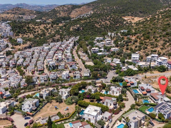 Bodrum Yokuşbaşı’nda Satılık Deniz Manzaralı 1000 m² Arsalı Lüks Müstakil Villa