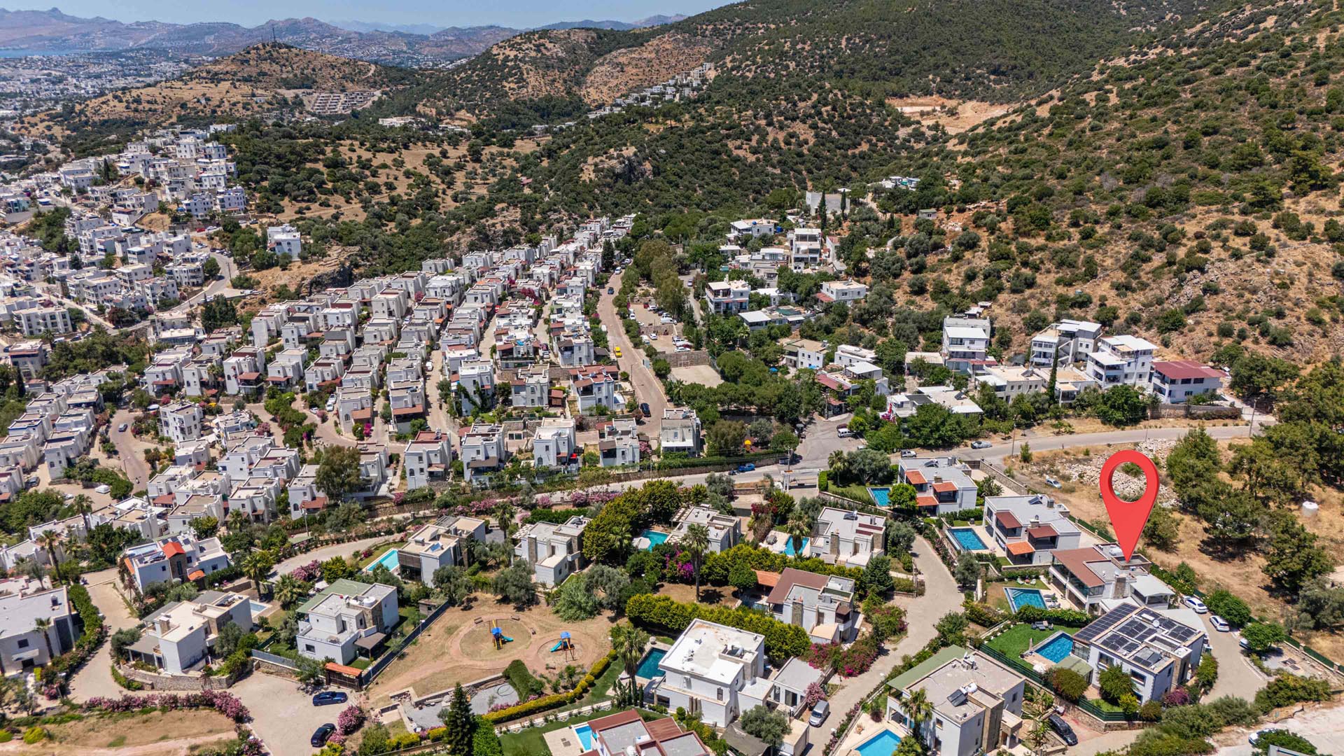 Bodrum Yokuşbaşı’nda Satılık Deniz Manzaralı 1000 m² Arsalı Lüks Müstakil Villa