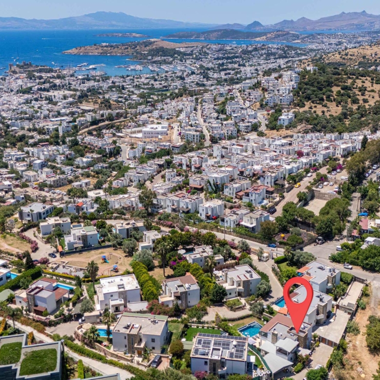Bodrum Yokuşbaşı’nda Satılık Deniz Manzaralı 1000 m² Arsalı Lüks Müstakil Villa