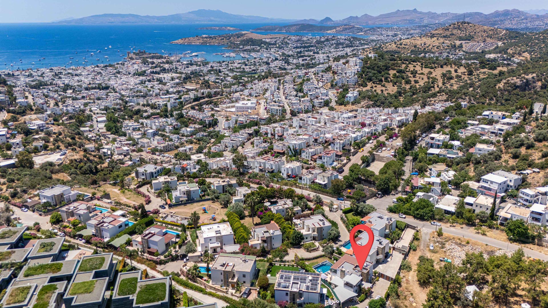 Bodrum Yokuşbaşı’nda Satılık Deniz Manzaralı 1000 m² Arsalı Lüks Müstakil Villa