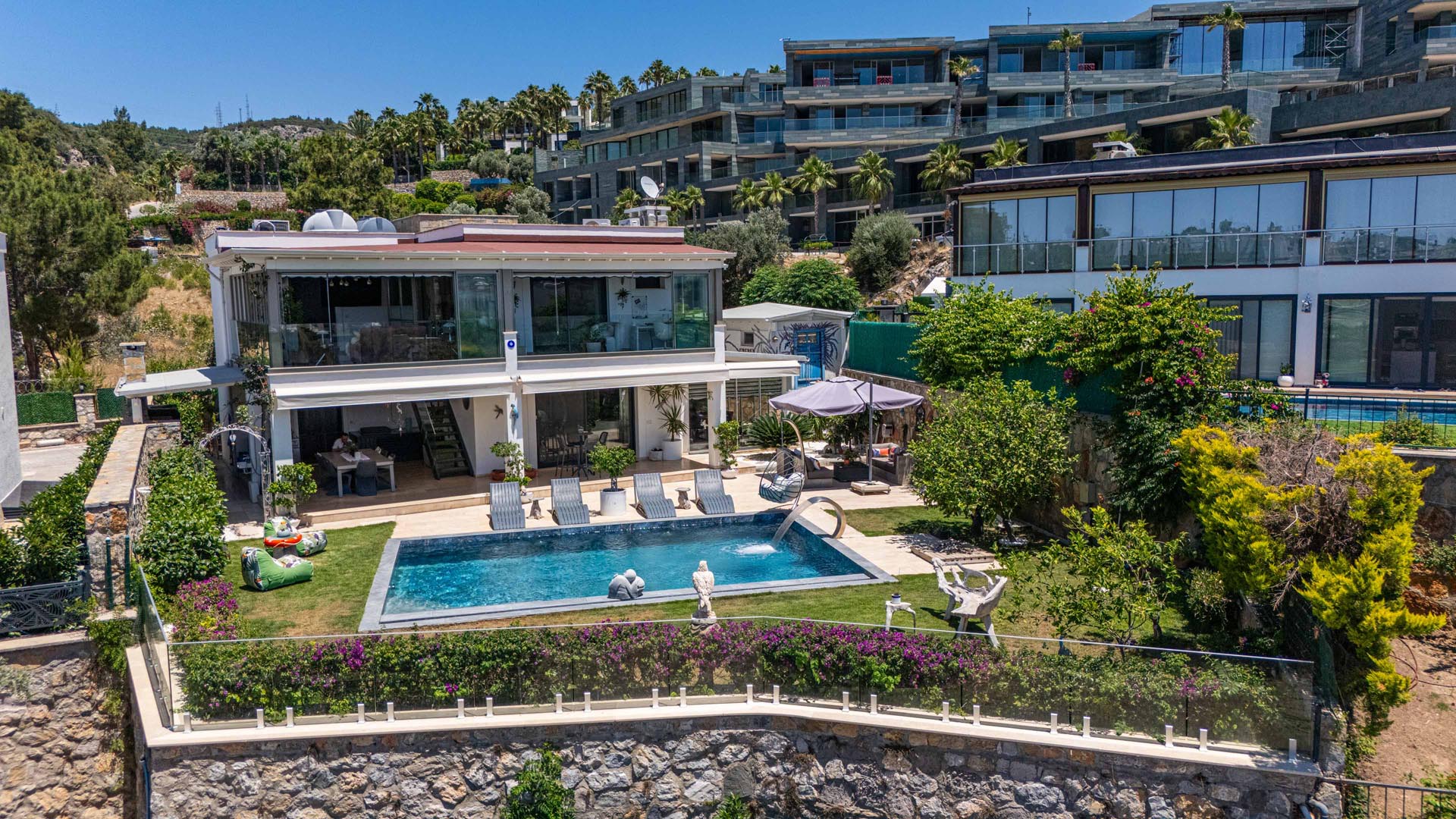 Bodrum Yokuşbaşı’nda Satılık Deniz Manzaralı 1000 m² Arsalı Lüks Müstakil Villa