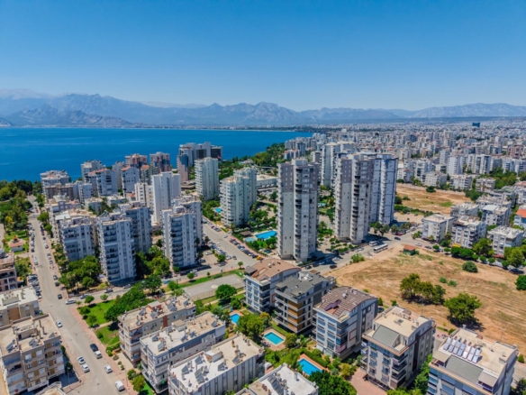 Şirinyalıda Havuzlu Sitede Lüks Teraslı 5+1 Çatı Dubleksi