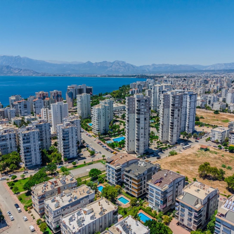 Şirinyalıda Havuzlu Sitede Lüks Teraslı 5+1 Çatı Dubleksi