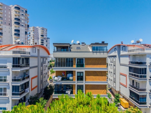 Şirinyalıda Havuzlu Sitede Lüks Teraslı 5+1 Çatı Dubleksi