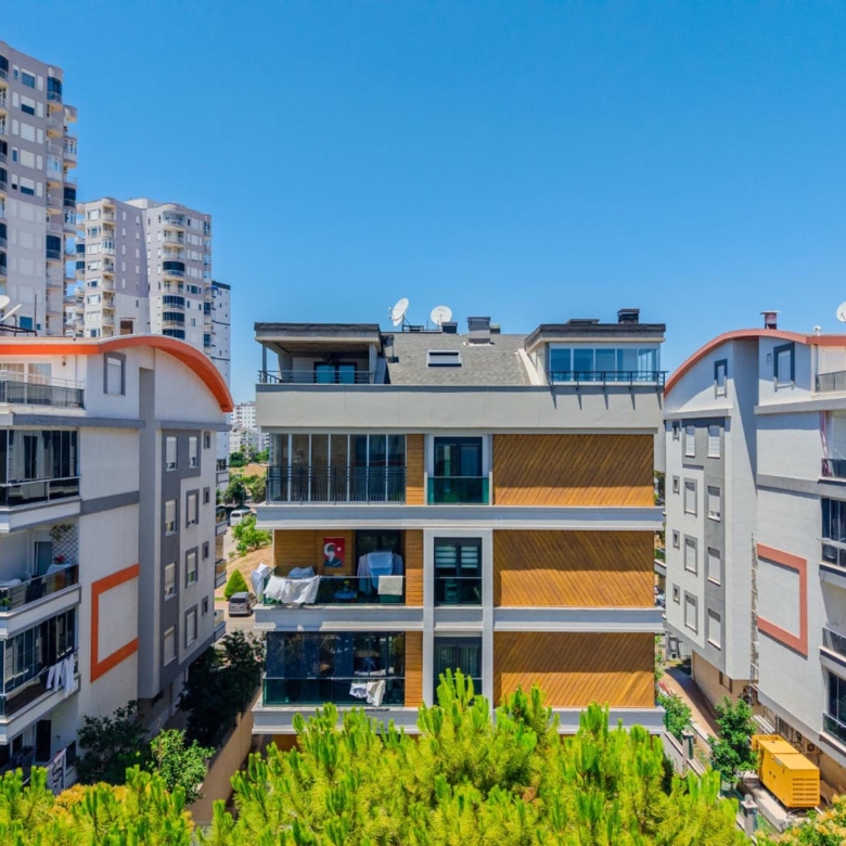 Şirinyalıda Havuzlu Sitede Lüks Teraslı 5+1 Çatı Dubleksi