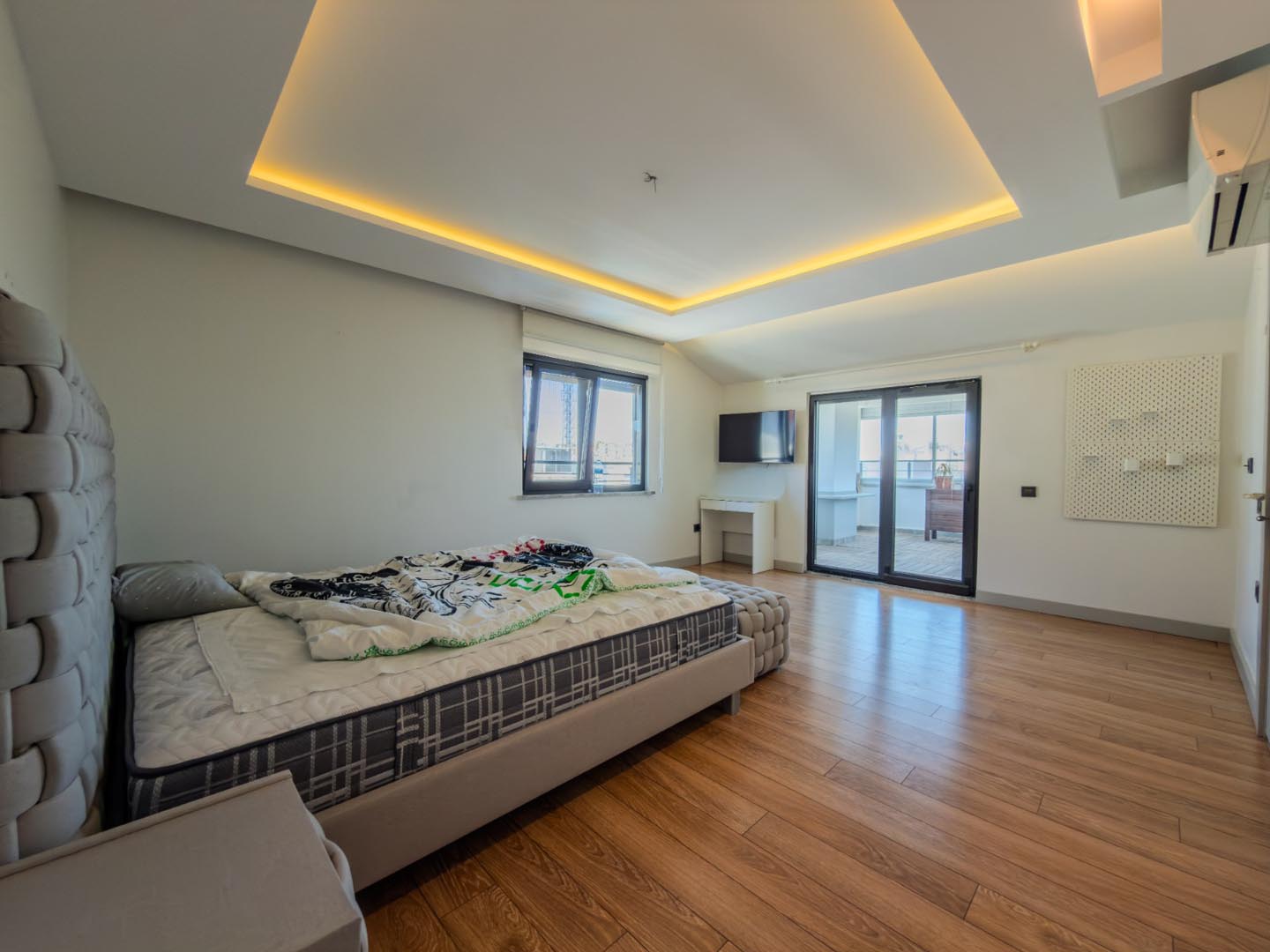 Şirinyalıda Havuzlu Sitede Lüks Teraslı 5+1 Çatı Dubleksi