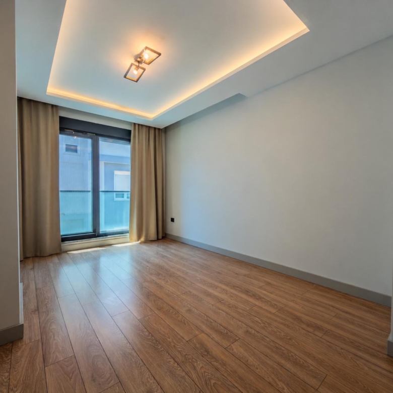 Şirinyalıda Havuzlu Sitede Lüks Teraslı 5+1 Çatı Dubleksi