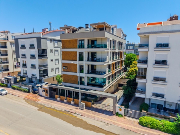 Şirinyalıda Havuzlu Sitede Lüks Teraslı 5+1 Çatı Dubleksi