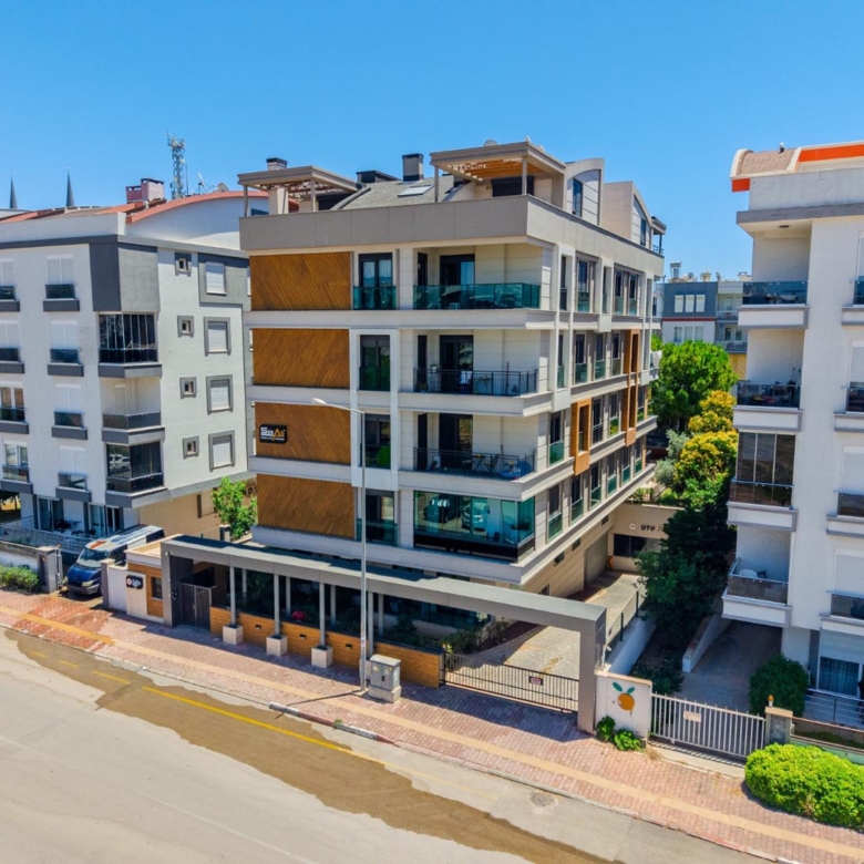 Şirinyalıda Havuzlu Sitede Lüks Teraslı 5+1 Çatı Dubleksi
