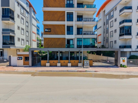 Şirinyalıda Havuzlu Sitede Lüks Teraslı 5+1 Çatı Dubleksi