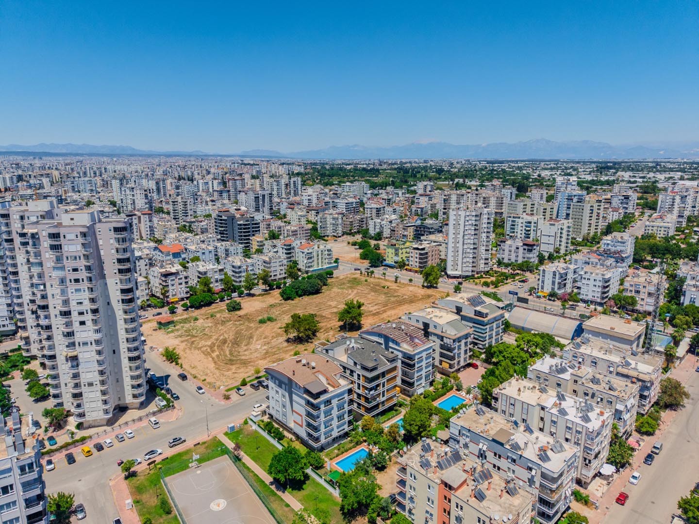 Şirinyalıda Havuzlu Sitede Lüks Teraslı 5+1 Çatı Dubleksi