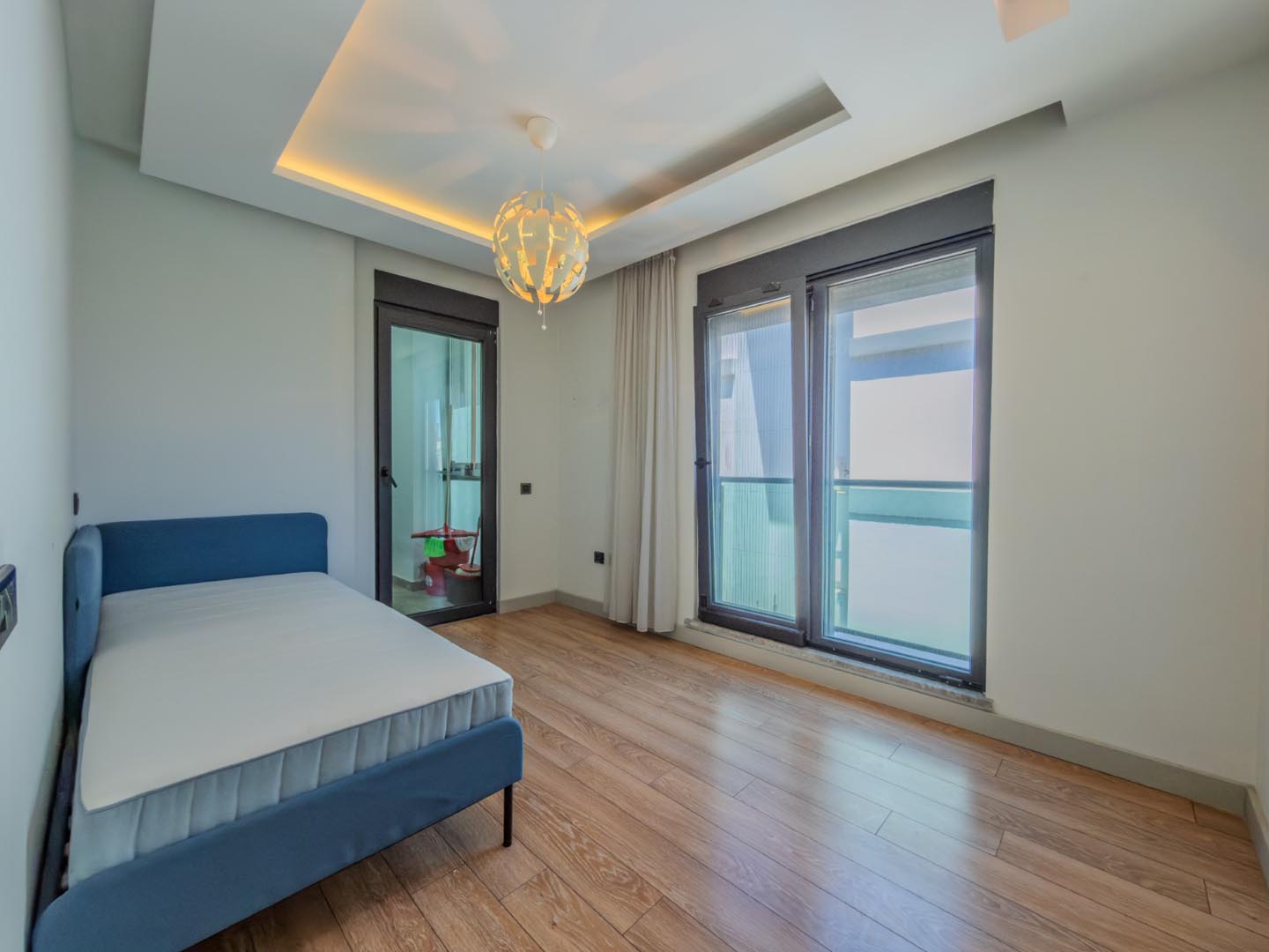 Şirinyalıda Havuzlu Sitede Lüks Teraslı 5+1 Çatı Dubleksi