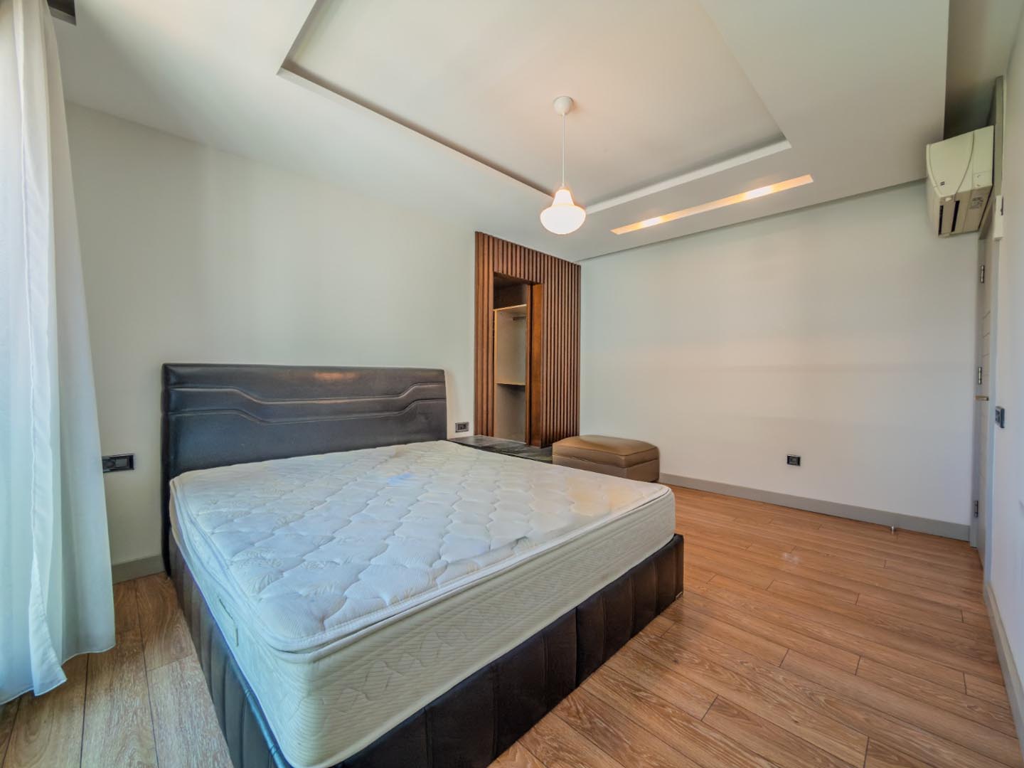 Şirinyalıda Havuzlu Sitede Lüks Teraslı 5+1 Çatı Dubleksi
