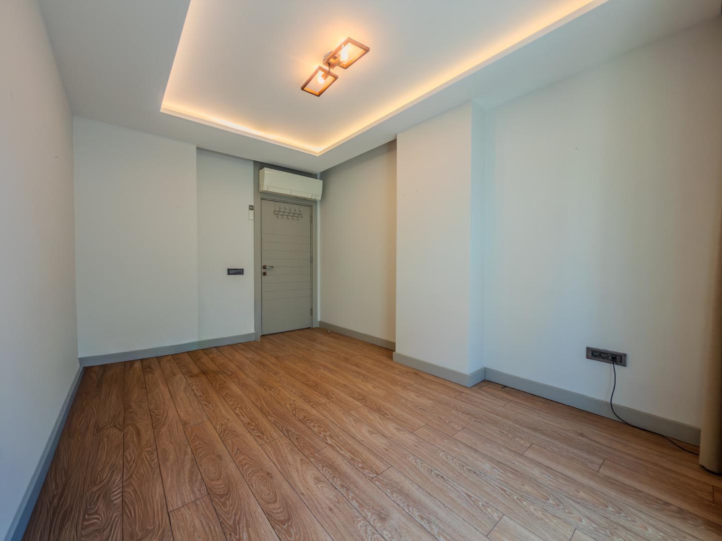 Şirinyalıda Havuzlu Sitede Lüks Teraslı 5+1 Çatı Dubleksi