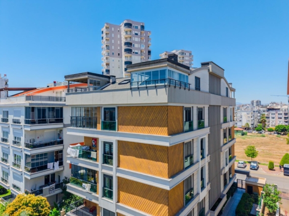 Şirinyalıda Havuzlu Sitede Lüks Teraslı 5+1 Çatı Dubleksi