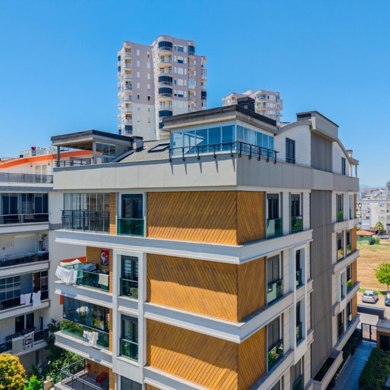 Şirinyalıda Havuzlu Sitede Lüks Teraslı 5+1 Çatı Dubleksi