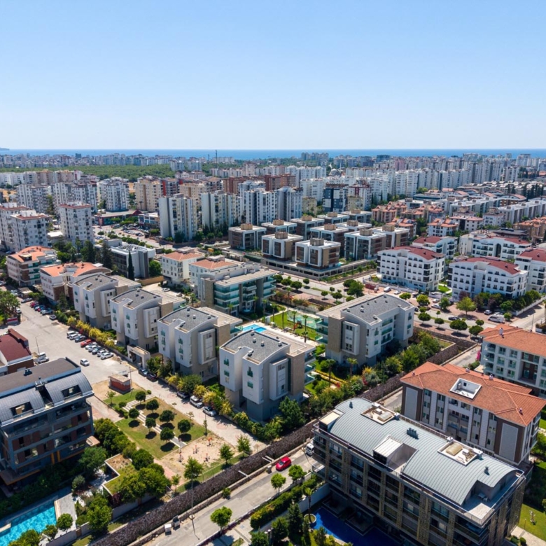 Antalya Konyaaltı Uncalı’da Garden Life Sitesi’nde Satılık Lüks 4+1 Ara Kat Daire