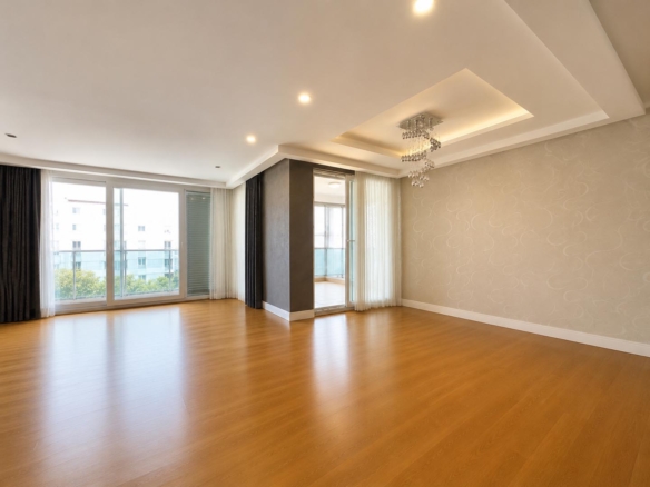 Antalya Konyaaltı Uncalı’da Garden Life Sitesi’nde Satılık Lüks 4+1 Ara Kat Daire