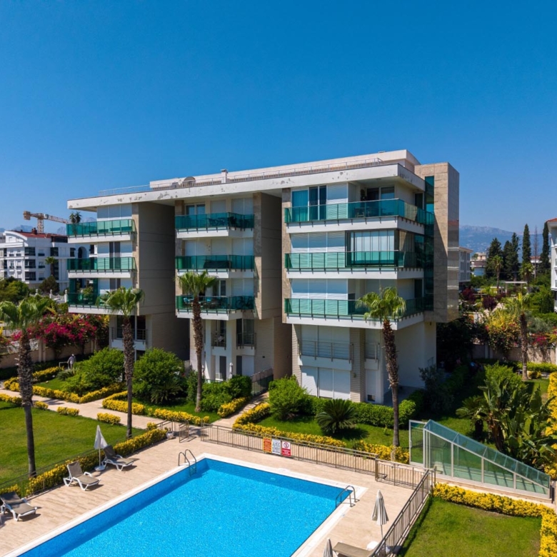 Antalya Konyaaltı Uncalı’da Garden Life Sitesi’nde Satılık Lüks 4+1 Ara Kat Daire