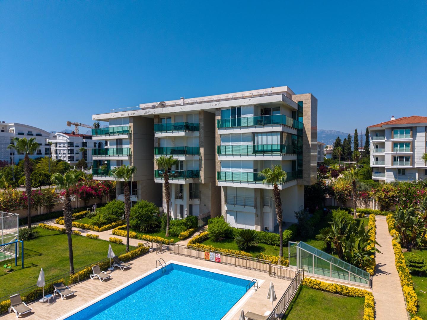 Antalya Konyaaltı Uncalı’da Garden Life Sitesi’nde Satılık Lüks 4+1 Ara Kat Daire