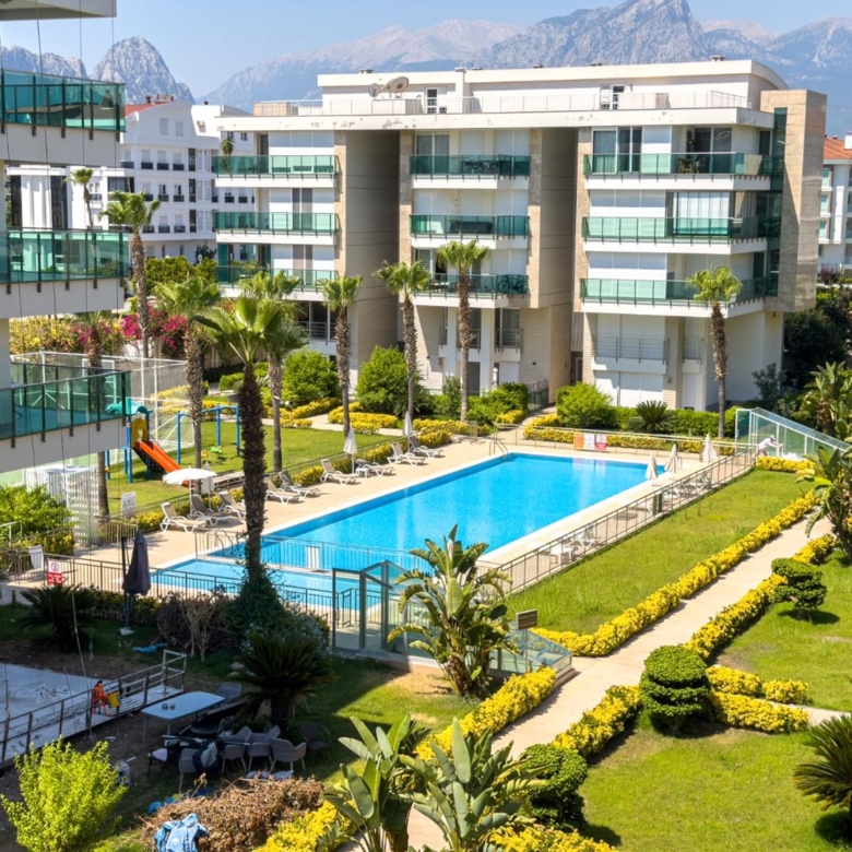 Antalya Konyaaltı Uncalı’da Garden Life Sitesi’nde Satılık Lüks 4+1 Ara Kat Daire