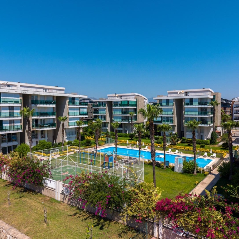 Antalya Konyaaltı Uncalı’da Garden Life Sitesi’nde Satılık Lüks 4+1 Ara Kat Daire