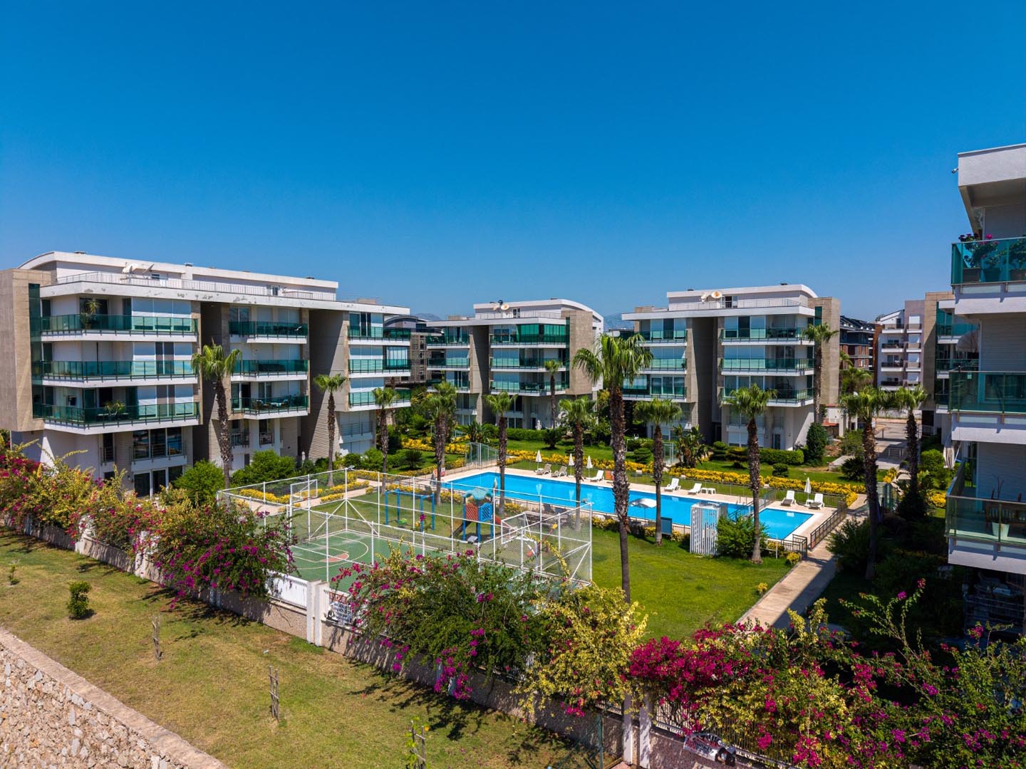 Antalya Konyaaltı Uncalı’da Garden Life Sitesi’nde Satılık Lüks 4+1 Ara Kat Daire