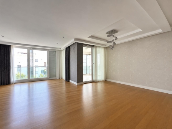 Antalya Konyaaltı Uncalı’da Garden Life Sitesi’nde Satılık Lüks 4+1 Ara Kat Daire