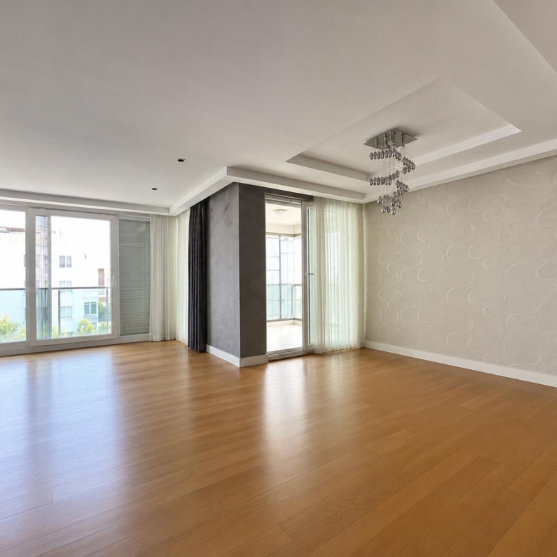 Antalya Konyaaltı Uncalı’da Garden Life Sitesi’nde Satılık Lüks 4+1 Ara Kat Daire