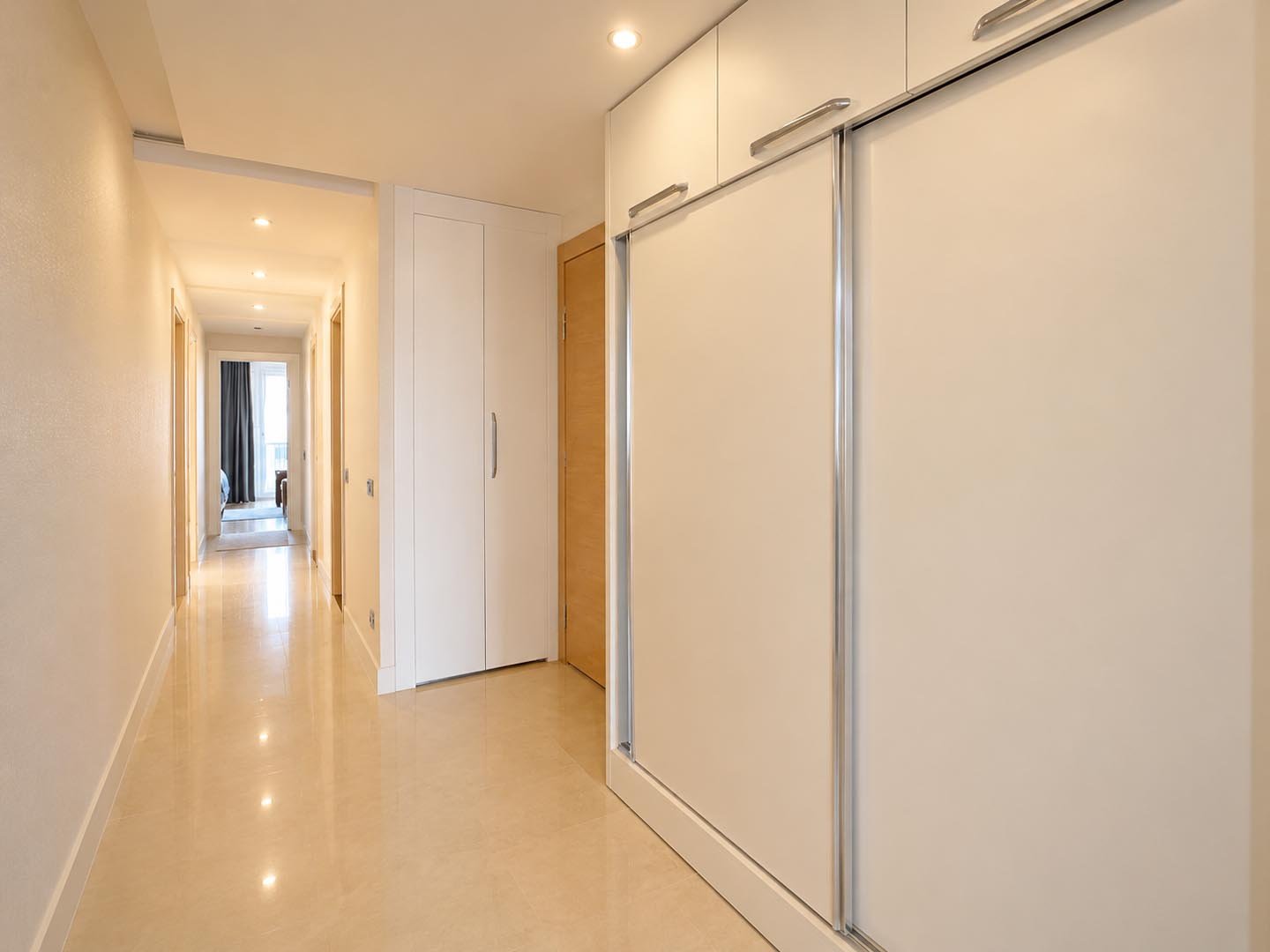 Antalya Konyaaltı Uncalı’da Garden Life Sitesi’nde Satılık Lüks 4+1 Ara Kat Daire