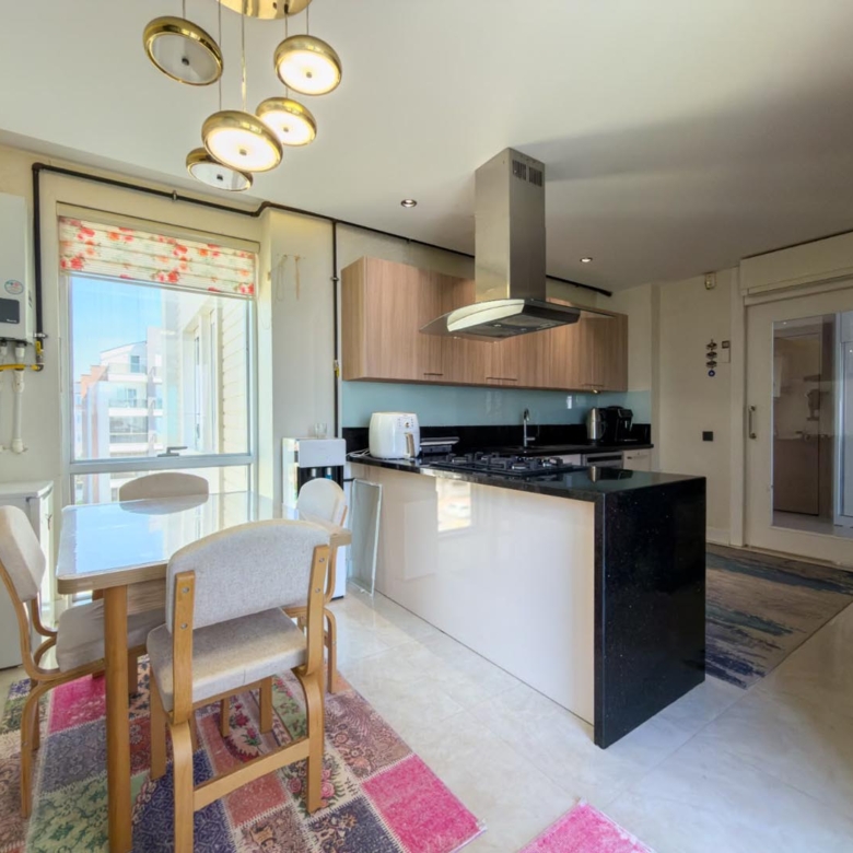 Antalya Konyaaltı Uncalı’da Garden Life Sitesi’nde Satılık Lüks 4+1 Ara Kat Daire