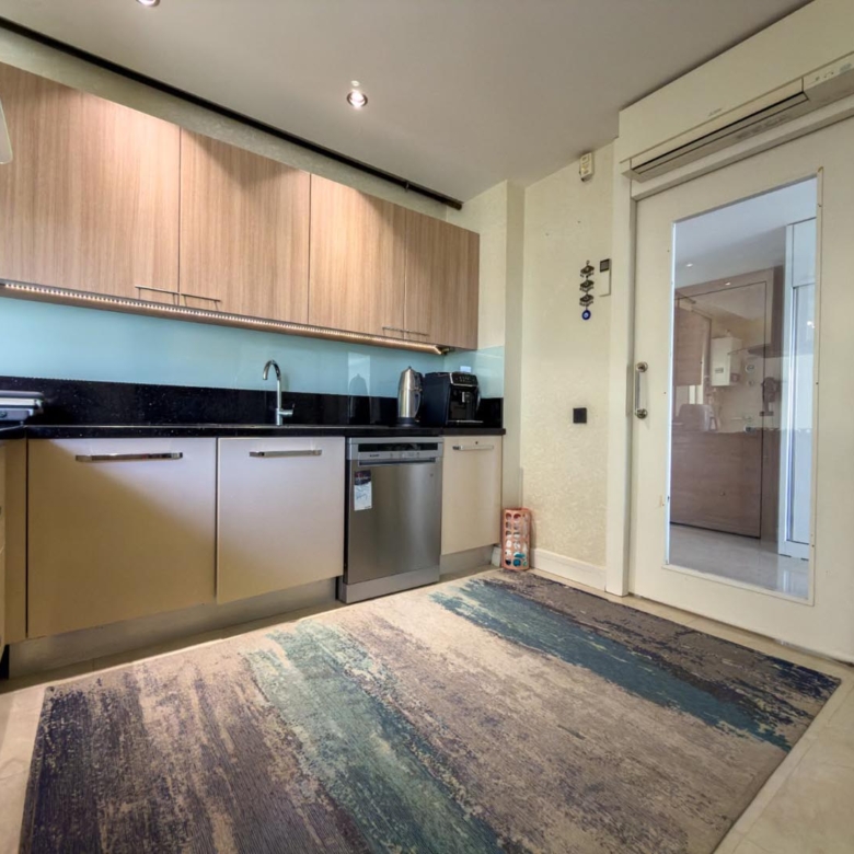 Antalya Konyaaltı Uncalı’da Garden Life Sitesi’nde Satılık Lüks 4+1 Ara Kat Daire