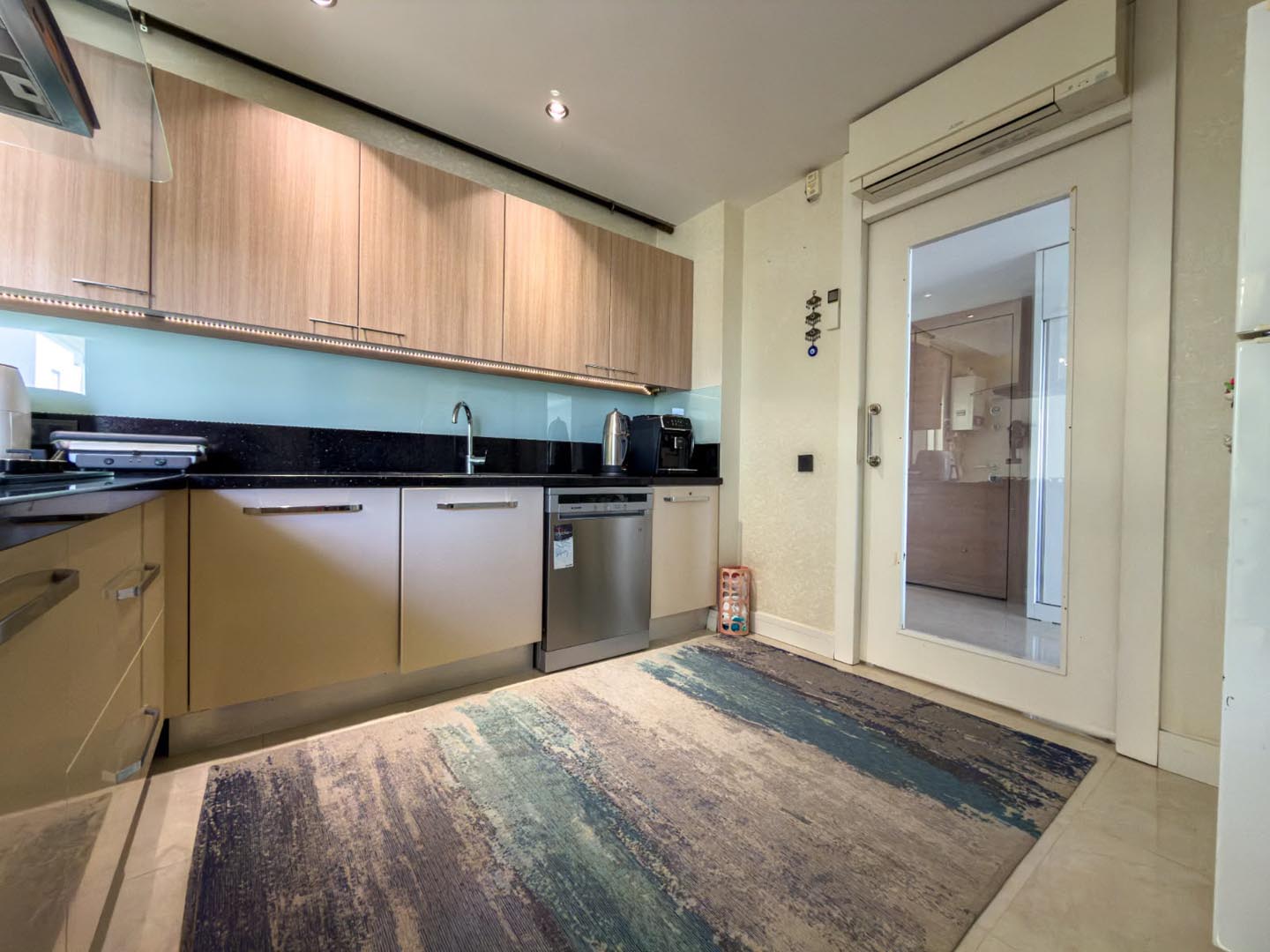 Antalya Konyaaltı Uncalı’da Garden Life Sitesi’nde Satılık Lüks 4+1 Ara Kat Daire