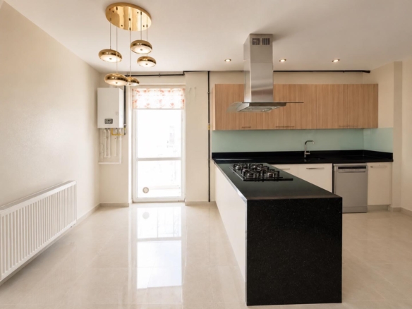 Antalya Konyaaltı Uncalı’da Garden Life Sitesi’nde Satılık Lüks 4+1 Ara Kat Daire