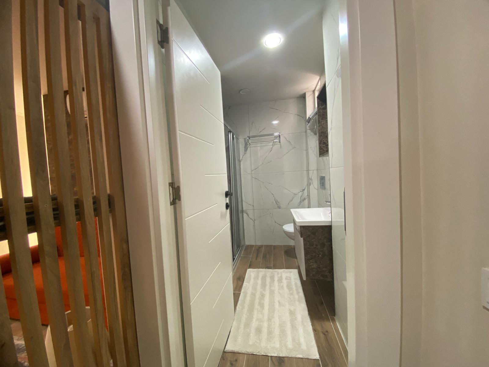 Fener’de Denize 50m TerraCity Yakını Ful Eşyalı Lüks 1+1 Daire