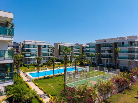 Antalya Konyaaltı Uncalı’da Garden Life Sitesi’nde Satılık Lüks 4+1 Ara Kat Daire