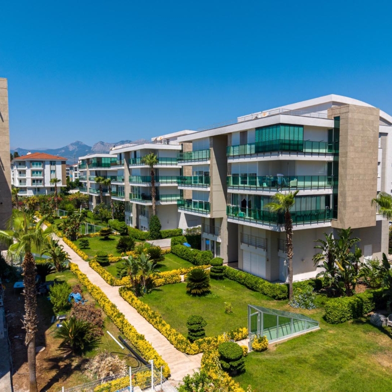 Antalya Konyaaltı Uncalı’da Garden Life Sitesi’nde Satılık Lüks 4+1 Ara Kat Daire