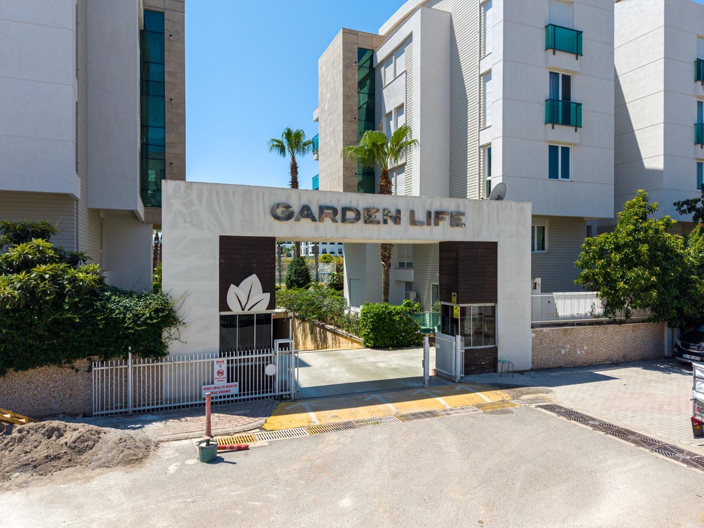Antalya Konyaaltı Uncalı’da Garden Life Sitesi’nde Satılık Lüks 4+1 Ara Kat Daire