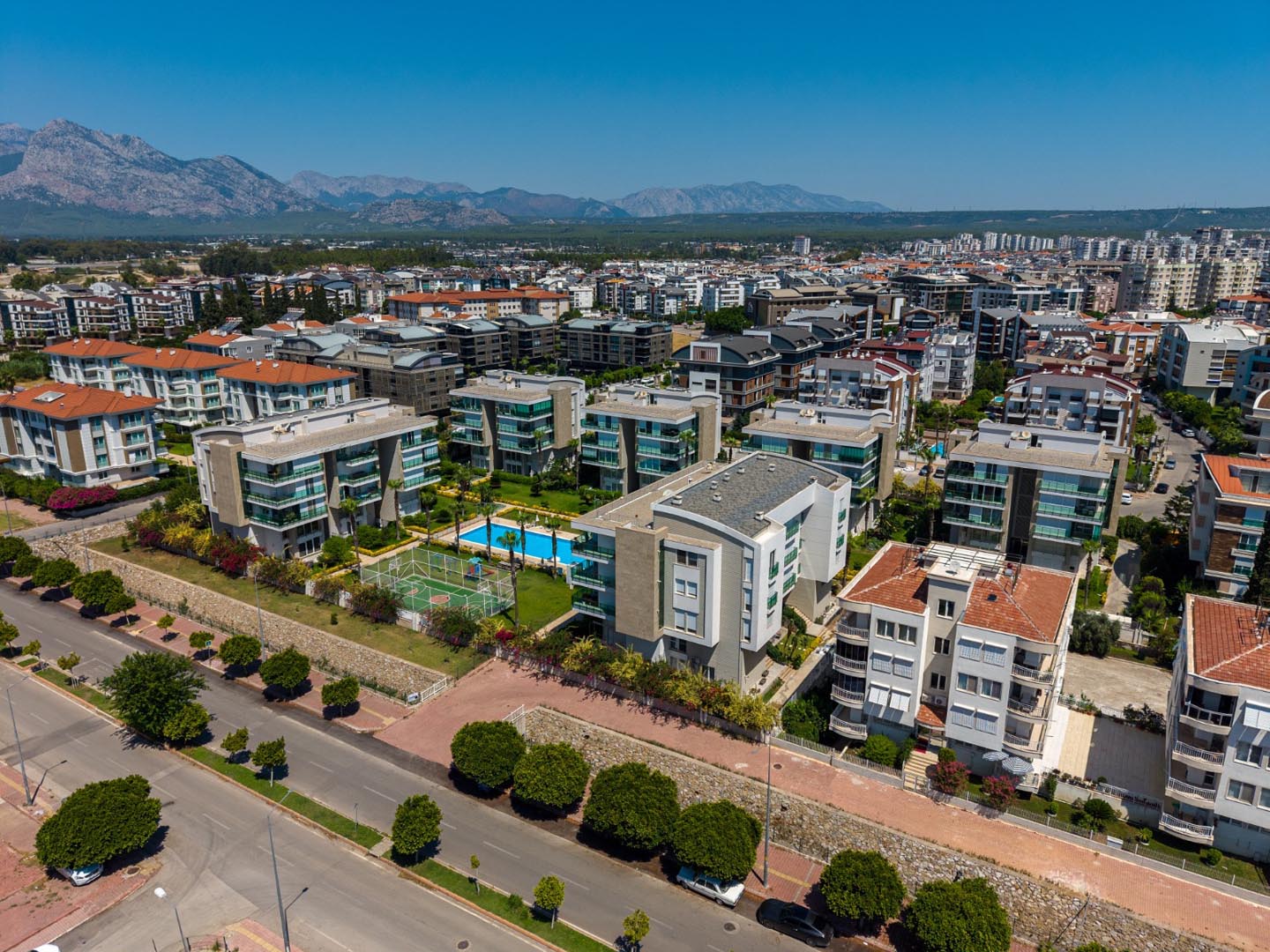 Antalya Konyaaltı Uncalı’da Garden Life Sitesi’nde Satılık Lüks 4+1 Ara Kat Daire
