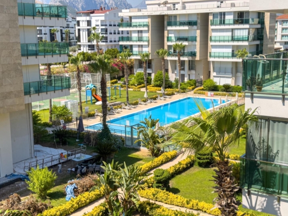 Antalya Konyaaltı Uncalı’da Garden Life Sitesi’nde Satılık Lüks 4+1 Ara Kat Daire