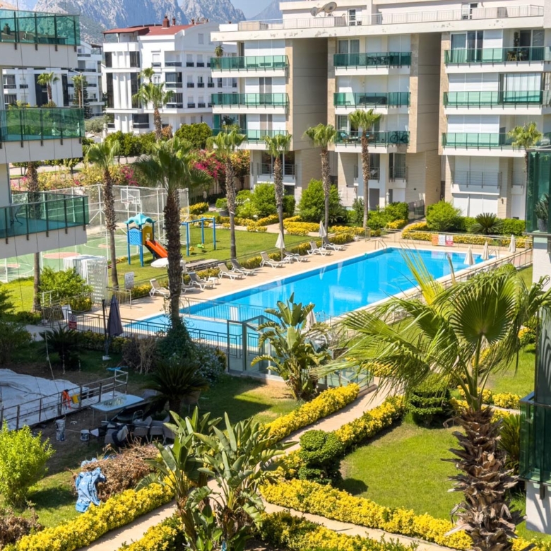 Antalya Konyaaltı Uncalı’da Garden Life Sitesi’nde Satılık Lüks 4+1 Ara Kat Daire