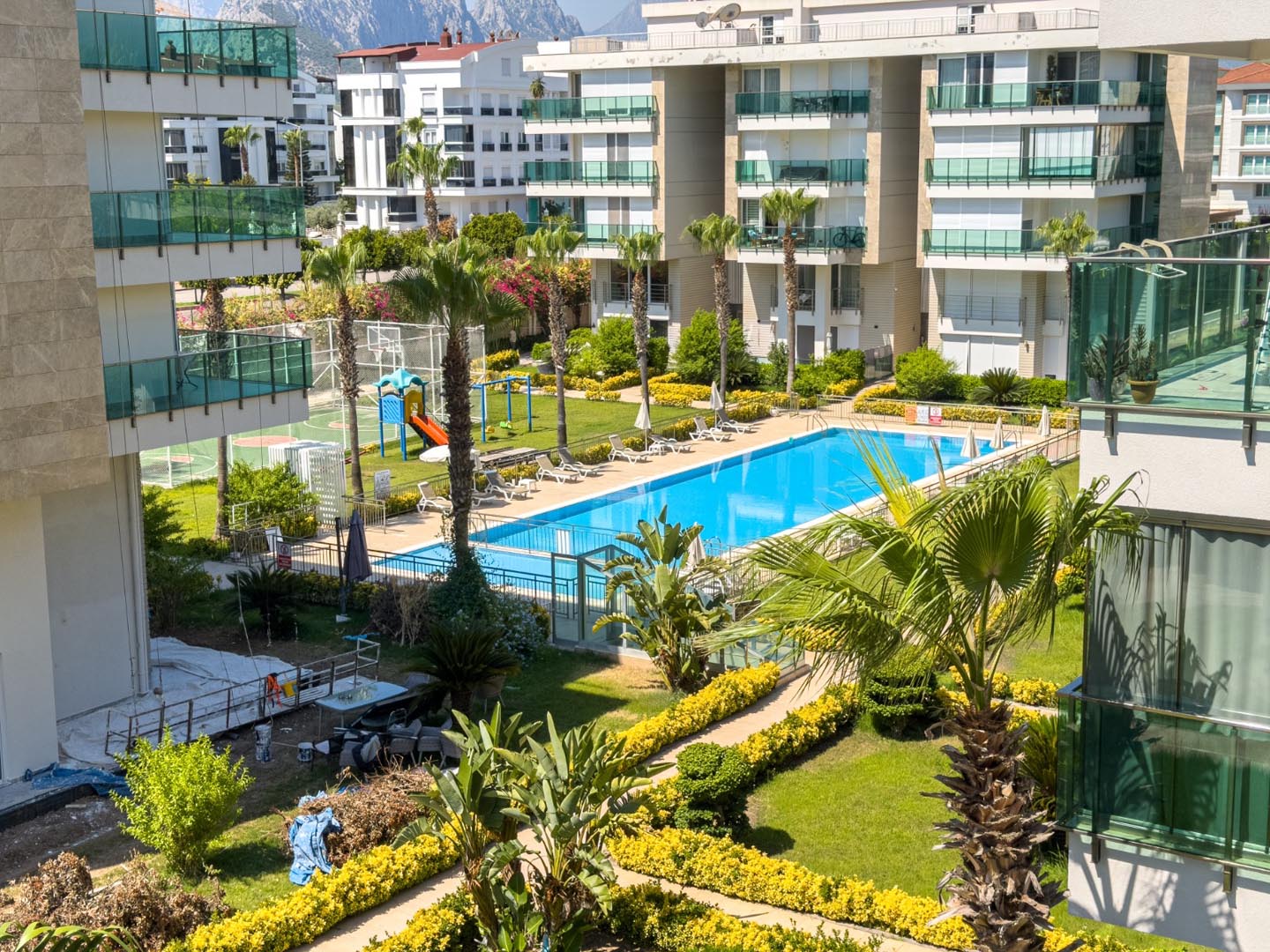 Antalya Konyaaltı Uncalı’da Garden Life Sitesi’nde Satılık Lüks 4+1 Ara Kat Daire