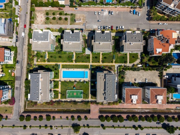 Antalya Konyaaltı Uncalı’da Garden Life Sitesi’nde Satılık Lüks 4+1 Ara Kat Daire