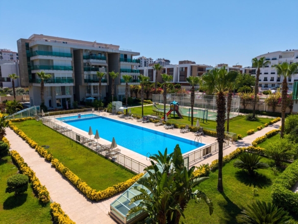 Antalya Konyaaltı Uncalı’da Garden Life Sitesi’nde Satılık Lüks 4+1 Ara Kat Daire