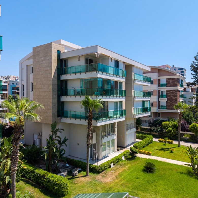 Antalya Konyaaltı Uncalı’da Garden Life Sitesi’nde Satılık Lüks 4+1 Ara Kat Daire