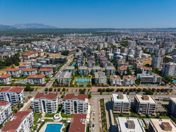 Antalya Konyaaltı Uncalı’da Garden Life Sitesi’nde Satılık Lüks 4+1 Ara Kat Daire