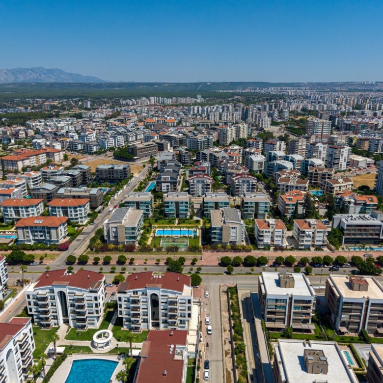 Antalya Konyaaltı Uncalı’da Garden Life Sitesi’nde Satılık Lüks 4+1 Ara Kat Daire